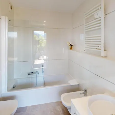 Magnifique 3p Face Avec Terrasse De 46m² Et Parking Prive - Fr-1-196-250 Menton